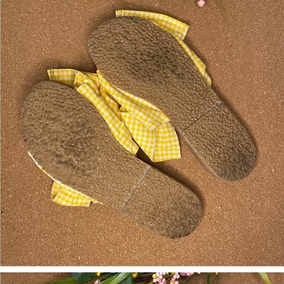 Brother Vellies Yellow Sandals with Playful Bow - Picture 5 of 8